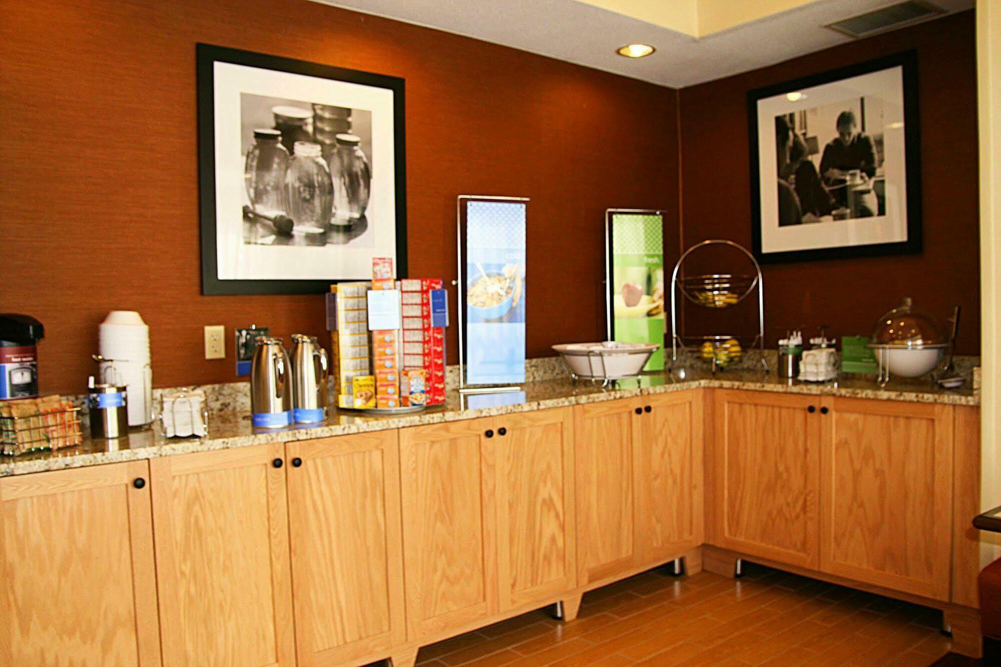 Hampton Inn Zanesville Restaurant foto